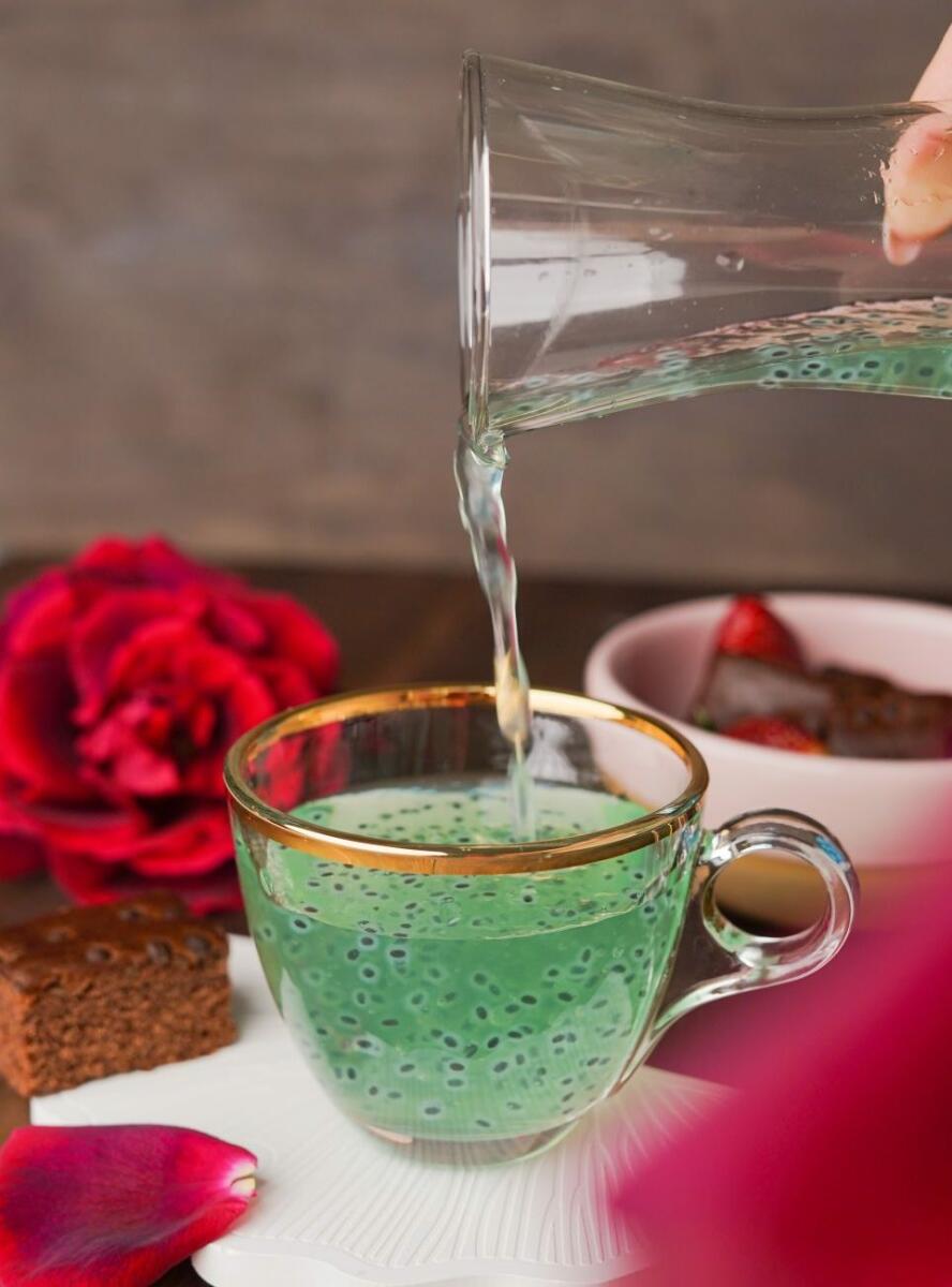 فنجان چری لب‌طلا